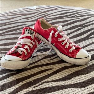 Converse 7.5 W or 5.5 M RED
